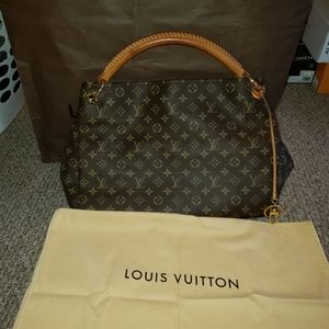 Authentic Louis Vuitton Artsy MM  used